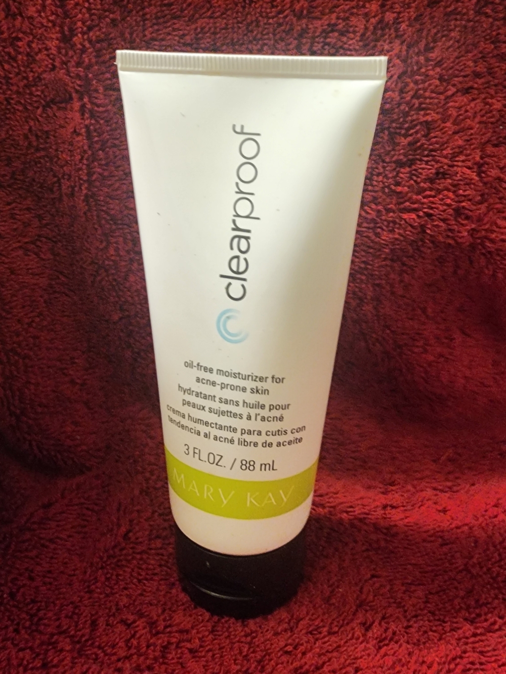 Mary Kay Clearproof Oil-Free Moisturizer - White & Lime Green